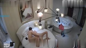 Secretly filmed beauty being fucked by her boyfriend in luxury suite