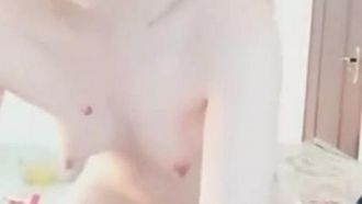 姉と妹が交互にフェラしながら義弟のチンポをご奉仕するのは本当に気持ち良いです