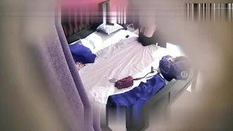 時間貸しの部屋に行ってかわいい女性の同僚とセックスする