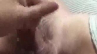 金持ちの女性が私のためにオナニー