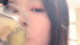 童顏巨乳草莓熊1108直播秀口-交喝尿簡直就是小母狗性奴
