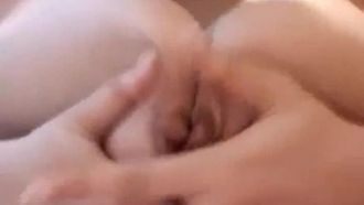 [韓國] 美乳妹雙腿抬高玩弄美穴~