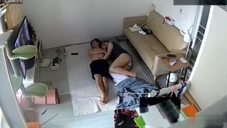 The loving couple is having sex~ The wife takes the initiative to touch the dick just because she wants to get on her!!