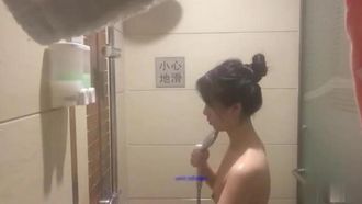 妹のシャワーを隠し撮り!! 浴室にずっとカメラが設置されていたことが判明!!