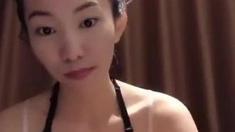 兄の強はスリムで巨乳の人妻とホテルでセックスし、男はお金がなくてもセクシーでなければなりません。