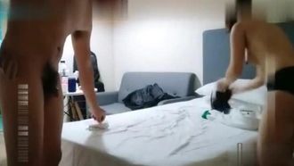 泡妞达人九零后小哥约炮奶茶店少妇老板娘旅馆开房大姐说话还挺风趣的