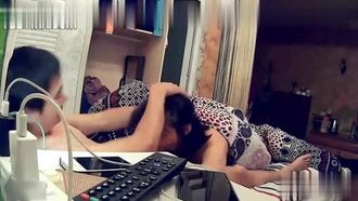 下班约男同事家中偷情太能操了把美女都干哭了求饶啊啊啊不要了不要了
