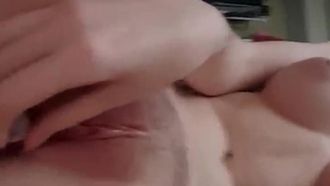 究極の丸くて巨乳のホワイトタイガー美女が自撮りしてオナニー