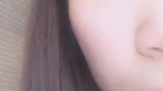 大學巨乳妹子宿舍直播揉奶自慰