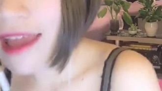 献给抖胸爱好者主播傲娇兔兔胸震抖出大咪咪