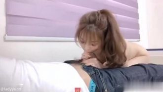 巨乳美女玩游戏输的脱ㄧ件输到脱光被x到求饶太爽不要不要停