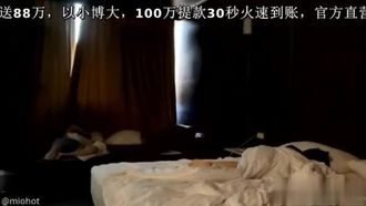 親友の彼氏が寝てる私を起こしてトイレに行ってセックスした