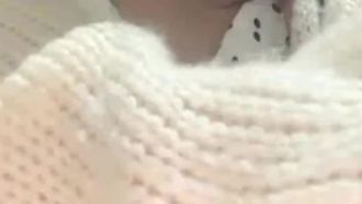 クレイジーな短大生のハン・ユエは、現実のネットカフェでハンサムな男を誘惑し、家に連れ込んで激しいセックスをし、コンドームなしで彼女の若い体をむしゃむしゃと弄びます。