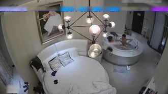 素人出差变酒店偷情~改去床上做性爱报告！！春光无限不巧偷拍流出！！