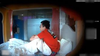 A beautiful, pure and cute beauty with a clean, white and tender celebrity temperament is picked up by her boyfriend with glasses, her legs are curled up, and she is fucked hard to the bottom. The young man is so passionate.