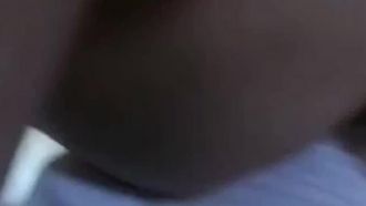 小姐姐爱大鸡巴 2男2女宾馆开房 姐姐在和人啪啪妹妹在一旁玩手机偷看傻屌问人鸡巴大不大