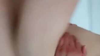 真大胆,网红脸性感美女和男友体验刺激到乡下花生地里露天啪啪,旁边还个老头在干农活,又在乡下厕所里肏逼