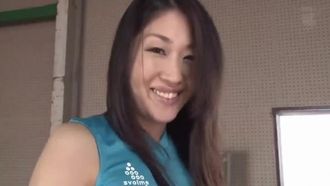 [OLの黒ストッキングで足]179cm人妻排球教师也下海拍A片啦！！中村纱绫