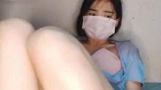 小情侣宿舍双人啪啪大秀 舔完逼逼大力抽插衬衣撩起裙子上位骑乘非常诱人 很是诱惑不要错过