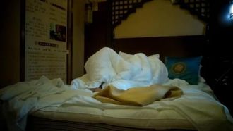 可愛い妻が夫の上司とセックスし、夫のために呼び出した