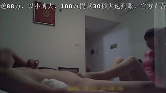 旅行中、若い女性2人に一緒に遊んでもらったのですが、1人は乳首を舐めてくれて、もう1人は足コキしてくれました。