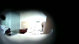 精品特色酒店偷拍模特身材美女和高富帅哥开房啪啪开干前接个电话
