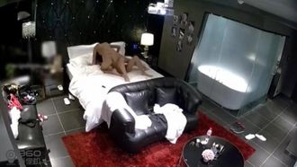 The water drop camera in the love hotel secretly filmed a young couple having sex. 2 After taking the mandarin duck bath, they continued to have sex.