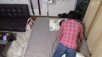 在街头搭讪毫无防备的人妻，借助酒力＆靠肉棒诱惑让她露出淫乱本性！