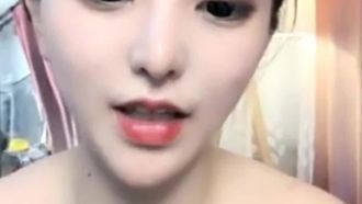 여자 앵커의 복숭아 엉덩이 여자친구, 내 이름은 니니, 혜택 과시