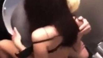 台湾本土激情淫荡学生妹美女女友酒吧后厕所狂欢高潮