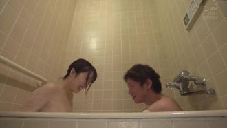 女友出门旅行而中出肏翻她的巨乳闺密 泡沫优希