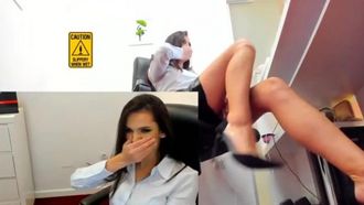 [European and American anchors leaked] A very beautiful Russian beauty anchor works part-time on live broadcast masturbating and inserting an electric dildo into her pussy