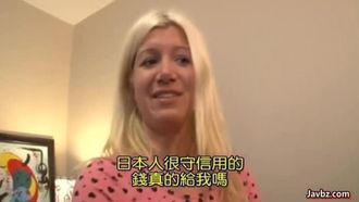 [中字]ロサンゼルスで见つけた金髪美女が初めてのドキドキ素股体験！どさくさ纷れに生挿入！おまけに生ハメ中出しファックまでしちゃい…