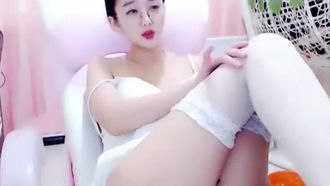 [中文主播外流]網紅女神自慰流出久違流出！ ！絲襪美腿性感美乳摳逼淫叫等你上車