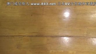 火爆一时的台湾美眉带着洋男友饭店吃完饭回家就开始啪