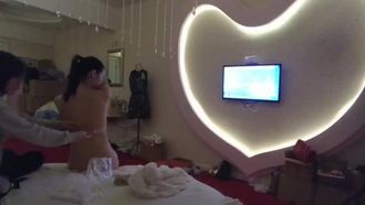 The famous night party candid photo series of Miss Travel's Most Popular Award model Huang X was photographed secretly by the photographer in the underwear advertisement