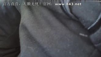 The beautiful junior girl who has been maintained by the middle-aged uncle for 97 years accompanied him to a place with few people in the countryside to play with cars and then went to a hotel to have passionate sex. What a pity!