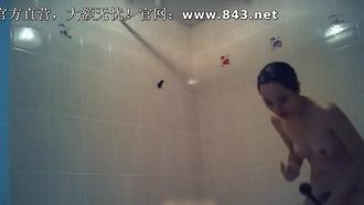 偷拍到的女友闺蜜卫生间沐浴洗澡 颜值超高阴毛浓密性感