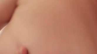 最高の巨乳美女、イー・マイヤーが海に行ったとき、ポルノ放送で彼女のマンコがかゆくてずっとくすぐったいと言いました。モデルのせいで私はずっと興奮していました。