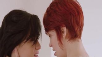 足が長くて長身な女の子が二人で絡み合い、しゃぶりつきながらセックスしたい衝動にかられます。その美しさは一級品の容姿と大きなお尻、そして白くて柔らかい肉を持っています。肉は硬くなりたいのです。
