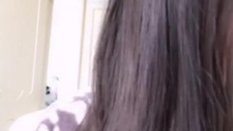 Goddess anchor sexy young model Yiduo masturbates in a big show. She has a sexy figure and looks like a goddess. Masturbating and inserting her pussy is very obscene.
