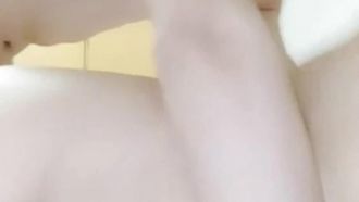 美女主播为收益要直播和男友啪啪 男友不同意妹子只能用特殊道具干他