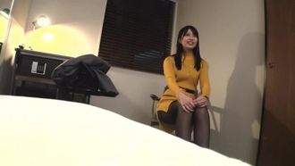 マジ軟派、初撮。 1459 真冬の恵比壽に舞い降りた！顔も體も超弩級のイベコン美女を突撃ナンパ！「エッチなことはダメ」と言いつつパイパンマ●コはぐしょ濡れ必死♪大好きなバックでガンガン奧まで突かれまくって、美巨乳揺らして悶えイク！