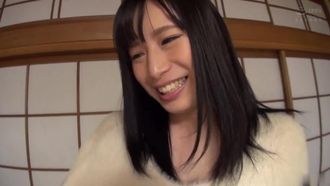 因被零用錢Miu吸引而前來應徵的素人女性