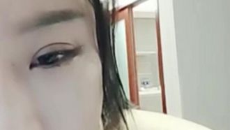 一輛跑車進群高顏值白嫩網紅美少女約榜首土豪啪啪啪直播小浪貨身體