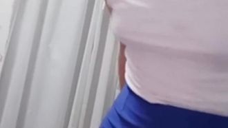 闷骚的小仙女甜甜露脸看着很清纯 没想到纹身这么多 粉嫩骚逼奶子