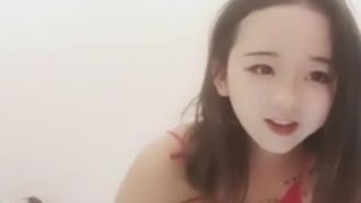 年輕漂亮小嫩妹 身材很苗條 搔首弄姿跳騷舞 掰穴十分誘人