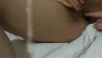 嫩模燕子被色淫师带上床抠屄视频流出～