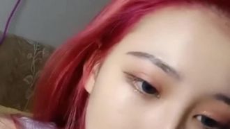 빨간 머리의 섹시한 여신은 연결 중에 뚱뚱한 남자에게 격렬하게 망했고, 그녀의 작은 보지는 블랙홀에 박혔습니다 ~