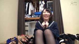 神パンスト 若槻さくら 制服ロリ美少女の美腳を包んだ生ナマしいパンストを完全著衣でムレた足裏からつま先を味わい盡くす！時には顔騎や足コキ、時には中出し、時にはお尻にコスってぶっかけとやりたい放題！発情させられた女の変態調教絶頂プレイを楽しむ